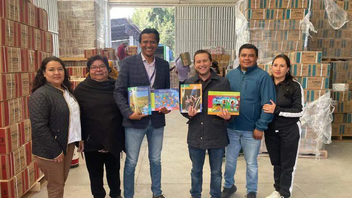 Recibió Sepe los libros de texto gratuitos